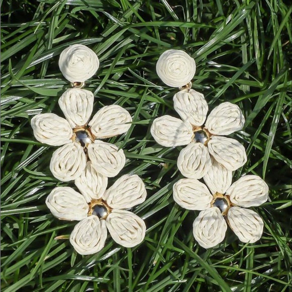 Buy it now! Cream raffia flower dangle earrings - Picture 2 of 2